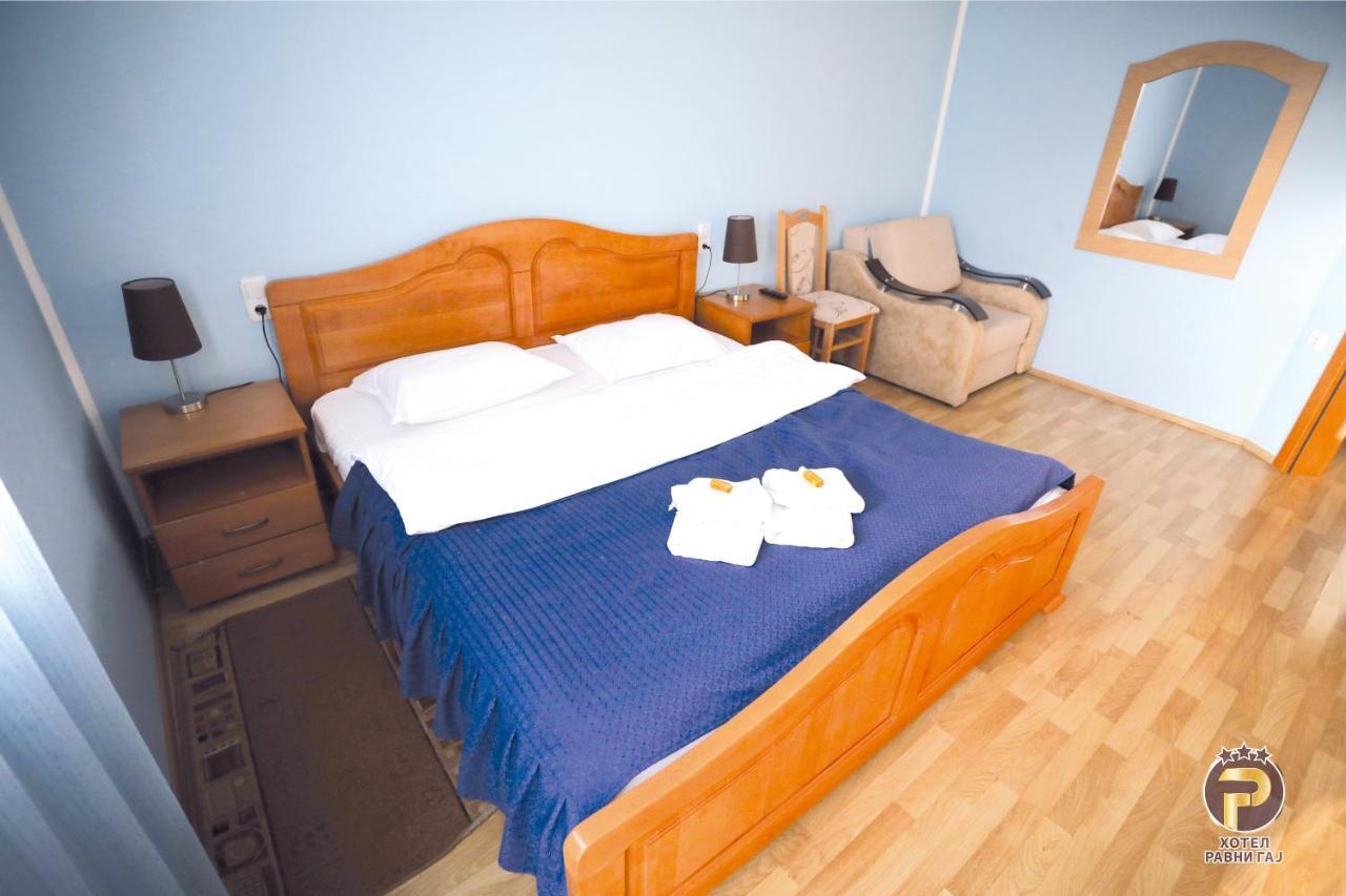 Hotel Ravni Gaj Knic Kültér fotó