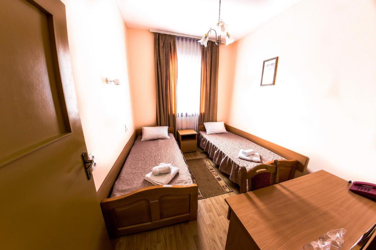 Hotel Ravni Gaj Knic Kültér fotó