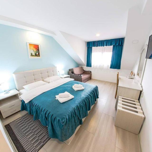 Hotel Ravni Gaj Knic Kültér fotó