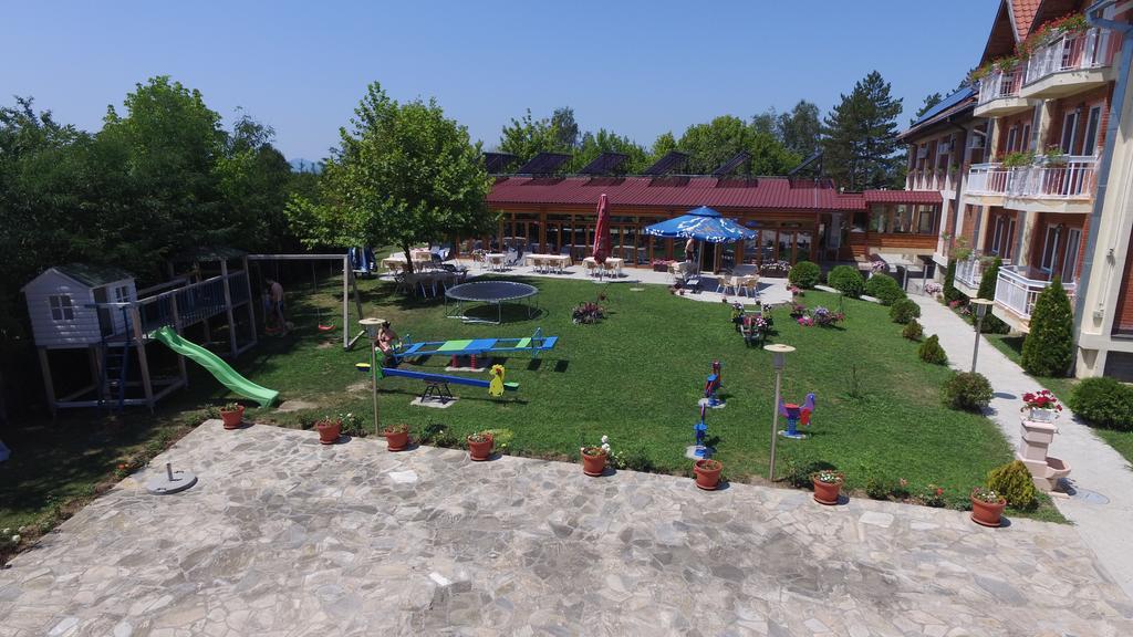 Hotel Ravni Gaj Knic Kültér fotó