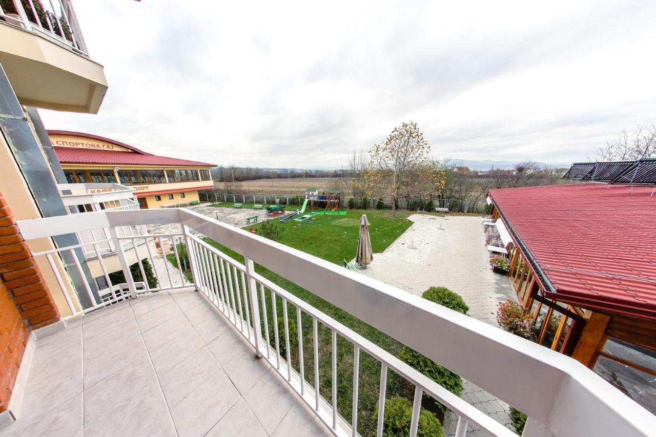 Hotel Ravni Gaj Knic Kültér fotó